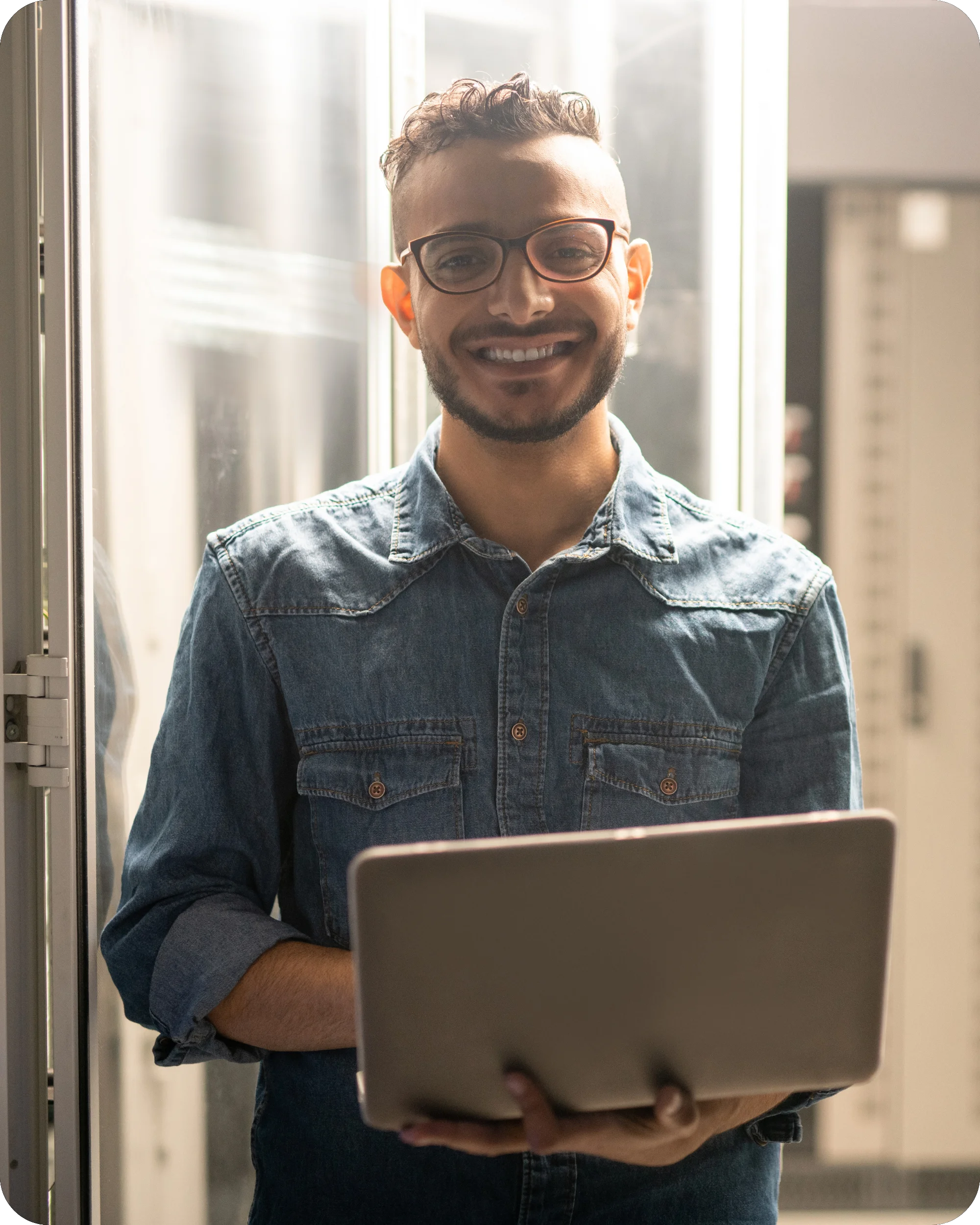 Abstract visualization of a computer connected to a cloud drive.